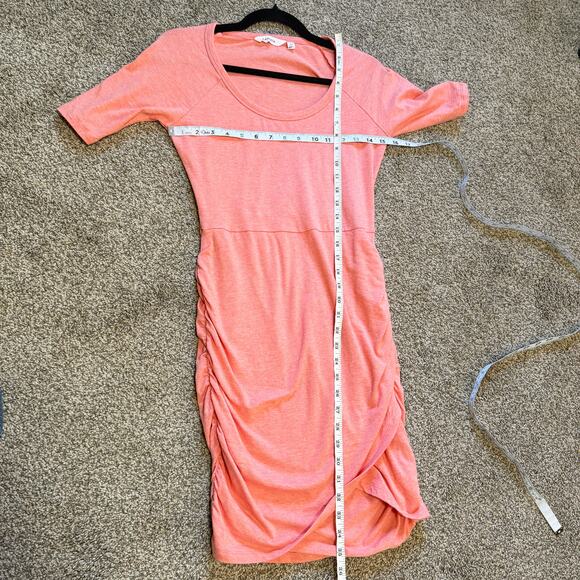 Athleta Seeker Tee Dress Small Peach Short Sleeve Scoop Neck Ruched Tulip Hem - Picture 5 of 6